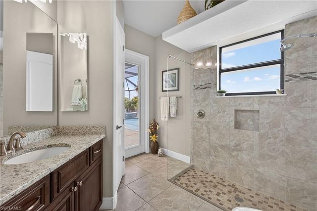 1236 NE 40th ST, Cape Coral, FL 33909