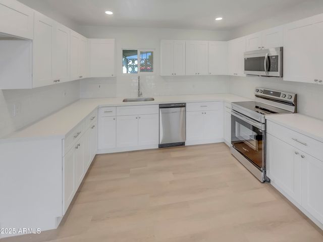 6633 W COLTER Street, Glendale, AZ 85301