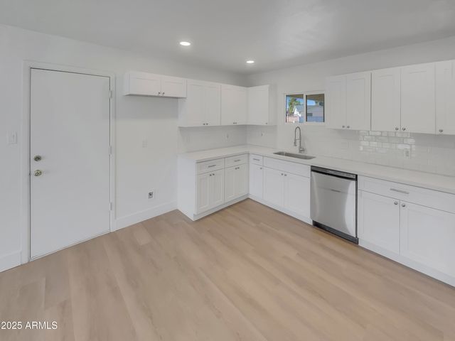 6633 W COLTER Street, Glendale, AZ 85301