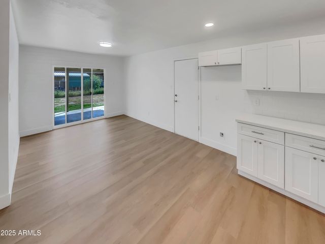 6633 W COLTER Street, Glendale, AZ 85301