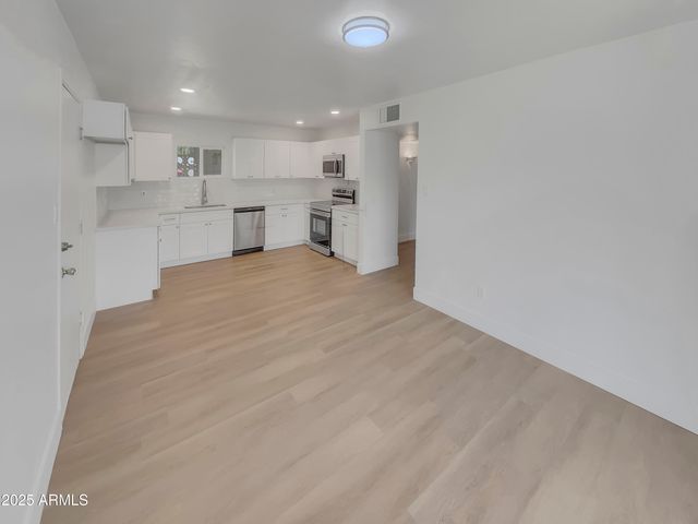 6633 W COLTER Street, Glendale, AZ 85301