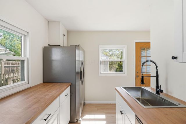 1074 S James Road, Columbus, OH 43227