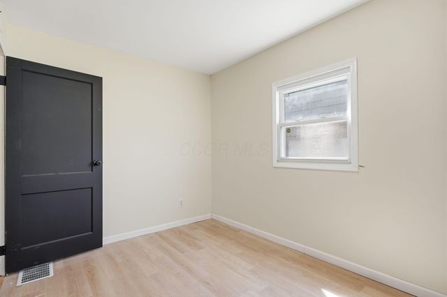 1074 S James Road, Columbus, OH 43227