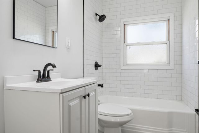 1074 S James Road, Columbus, OH 43227