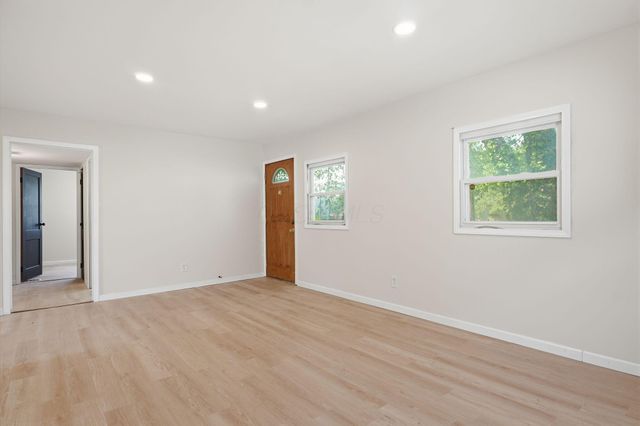 1074 S James Road, Columbus, OH 43227