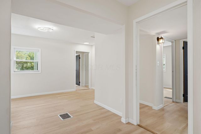 1074 S James Road, Columbus, OH 43227