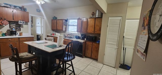 3303 W Travis St, San Antonio, TX 78207