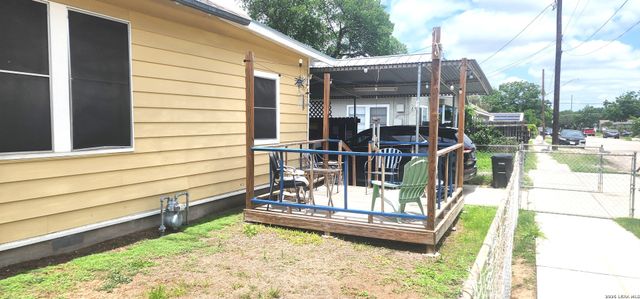 3303 W Travis St, San Antonio, TX 78207