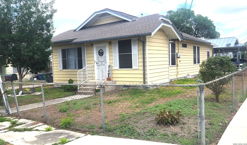 3303 W Travis St, San Antonio, TX 78207