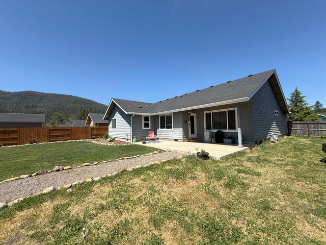 223 Retirement Lane, Cave Junction, OR 97523