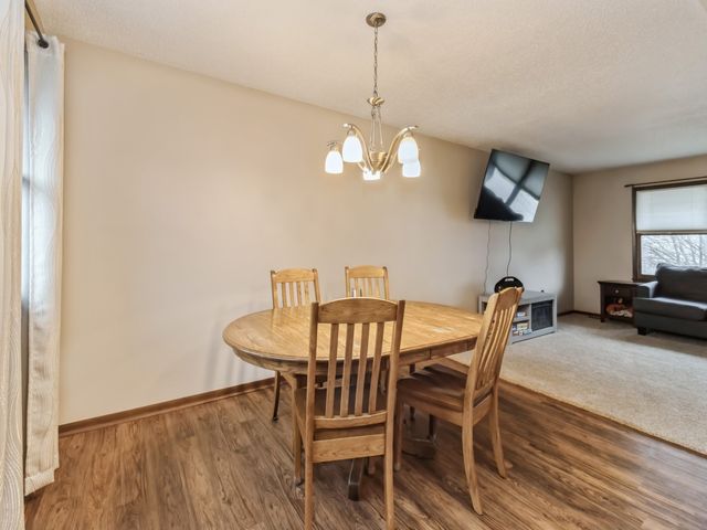 836 E 17th Street N, Newton, IA 50208