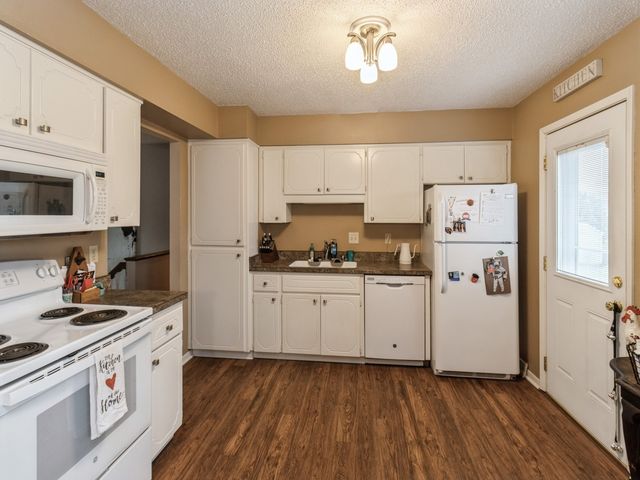 836 E 17th Street N, Newton, IA 50208