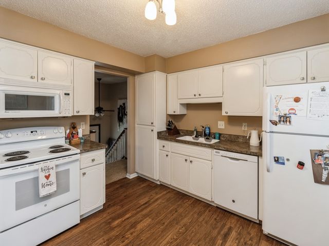 836 E 17th Street N, Newton, IA 50208