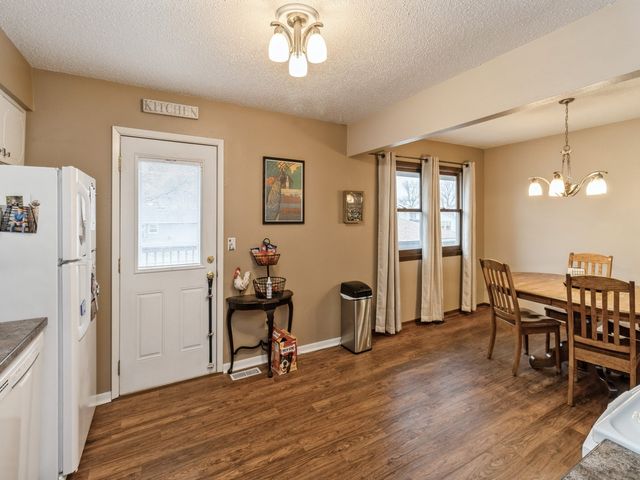 836 E 17th Street N, Newton, IA 50208