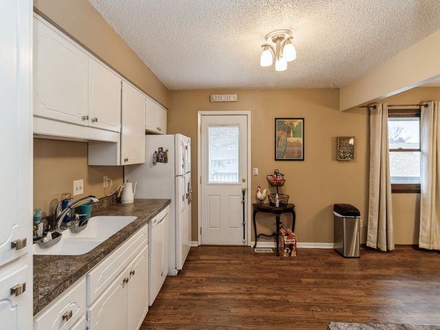 836 E 17th Street N, Newton, IA 50208