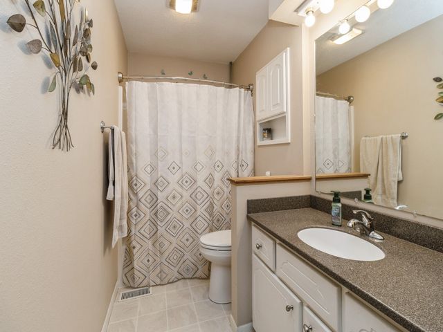 836 E 17th Street N, Newton, IA 50208