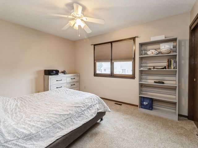 836 E 17th Street N, Newton, IA 50208