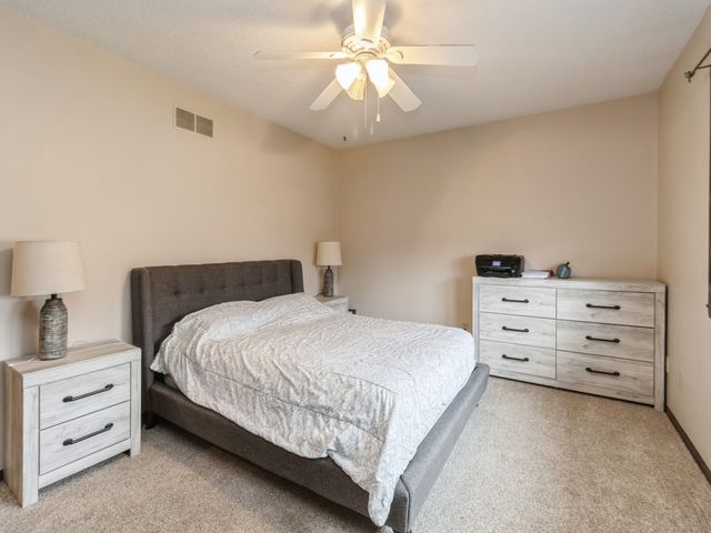 836 E 17th Street N, Newton, IA 50208