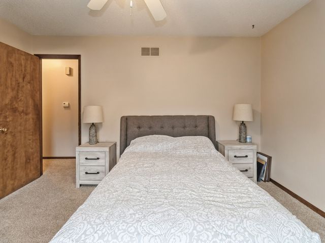 836 E 17th Street N, Newton, IA 50208