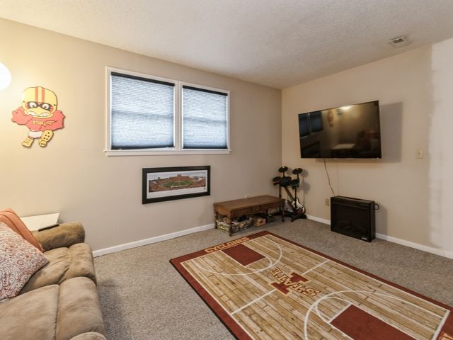 836 E 17th Street N, Newton, IA 50208