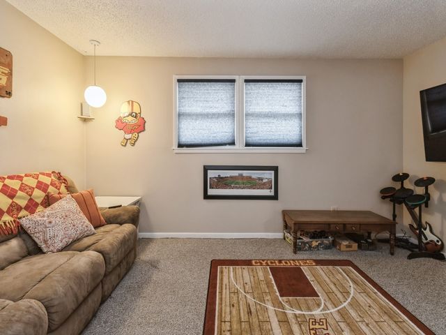 836 E 17th Street N, Newton, IA 50208