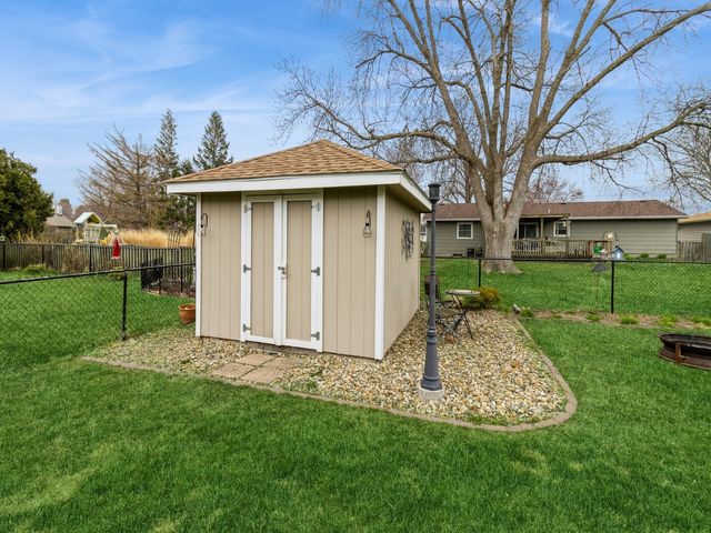 836 E 17th Street N, Newton, IA 50208