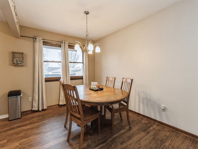 836 E 17th Street N, Newton, IA 50208