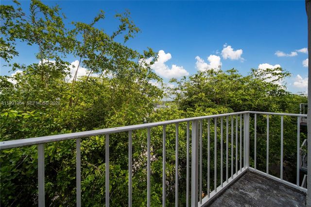 1720 NW N River Dr 613, Miami, FL 33125