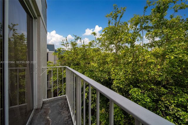 1720 NW N River Dr 613, Miami, FL 33125