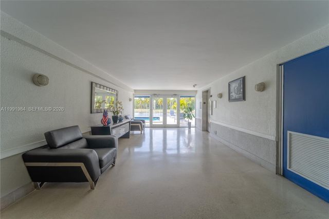 1720 NW N River Dr 613, Miami, FL 33125