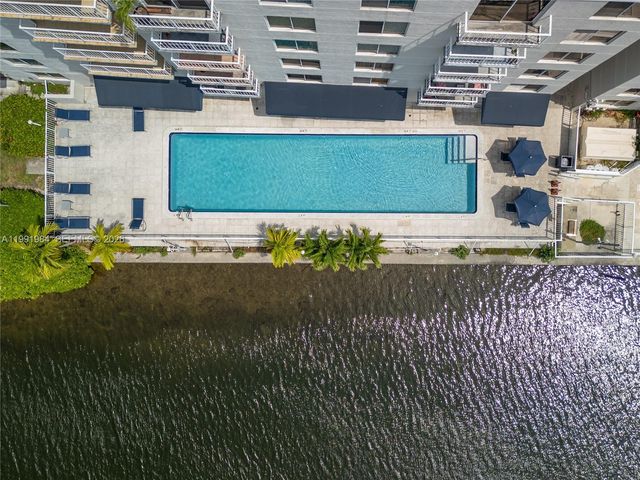 1720 NW N River Dr 613, Miami, FL 33125