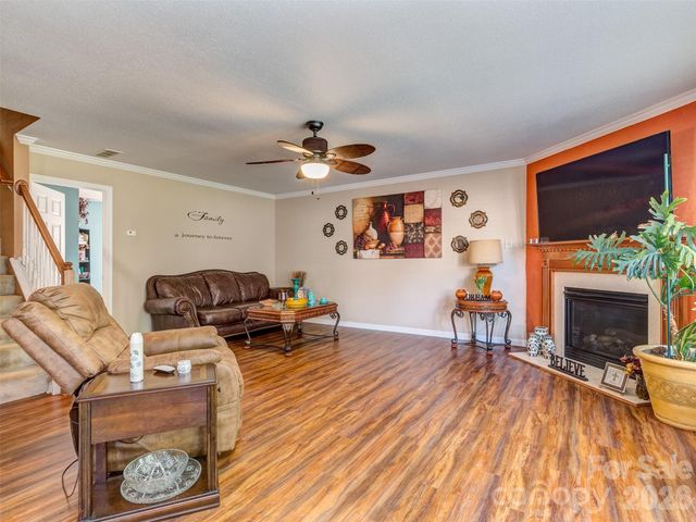 7829 Ponderosa Pine Lane, Charlotte, NC 28215