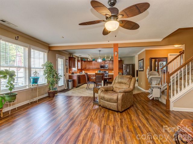7829 Ponderosa Pine Lane, Charlotte, NC 28215