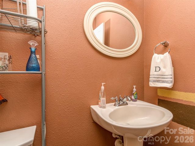 7829 Ponderosa Pine Lane, Charlotte, NC 28215