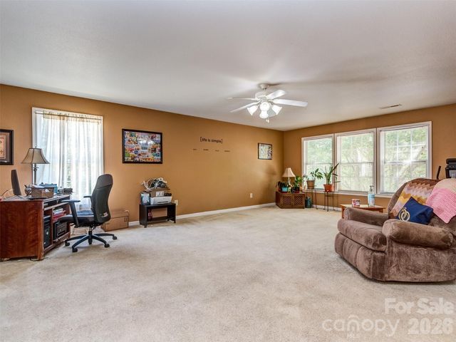 7829 Ponderosa Pine Lane, Charlotte, NC 28215