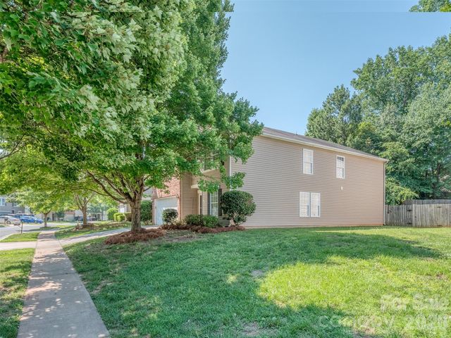 7829 Ponderosa Pine Lane, Charlotte, NC 28215