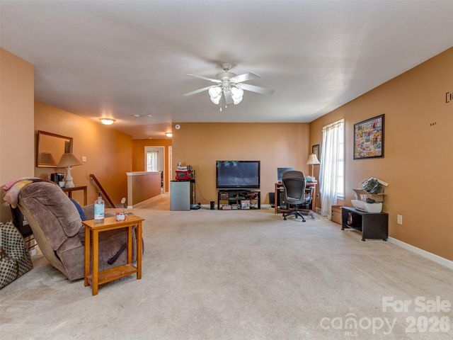 7829 Ponderosa Pine Lane, Charlotte, NC 28215
