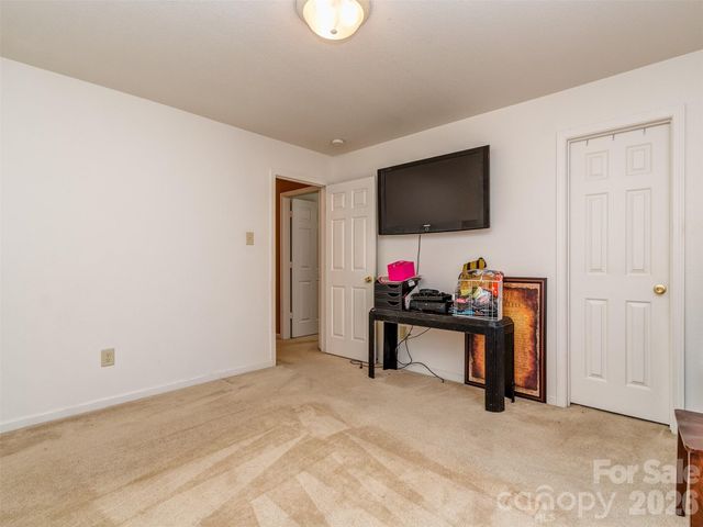7829 Ponderosa Pine Lane, Charlotte, NC 28215