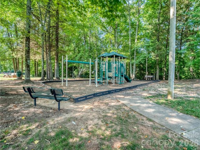 7829 Ponderosa Pine Lane, Charlotte, NC 28215
