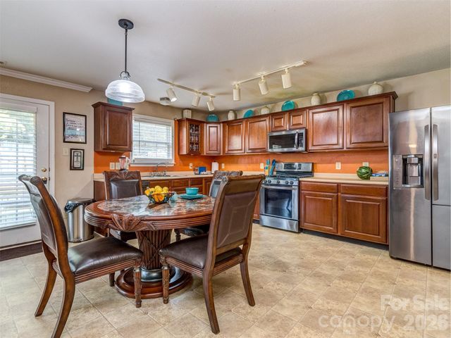 7829 Ponderosa Pine Lane, Charlotte, NC 28215
