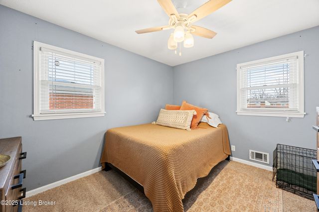 2421 McGee Dr, Louisville, KY 40216