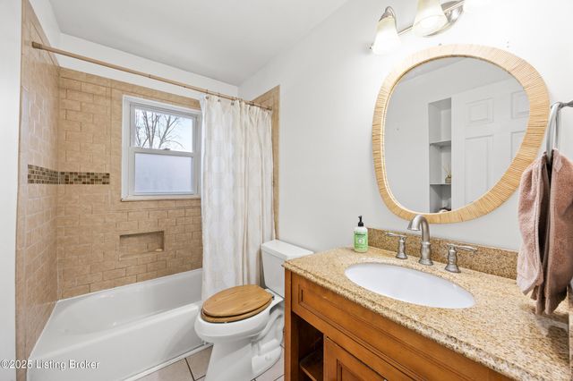 2421 McGee Dr, Louisville, KY 40216