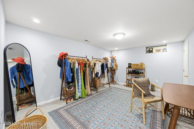 2421 McGee Dr, Louisville, KY 40216