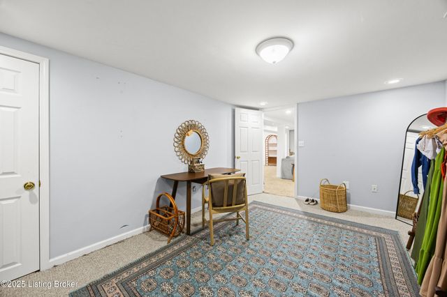 2421 McGee Dr, Louisville, KY 40216