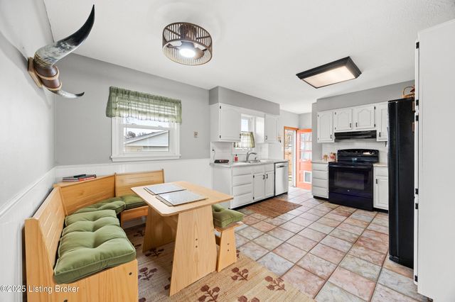 2421 McGee Dr, Louisville, KY 40216