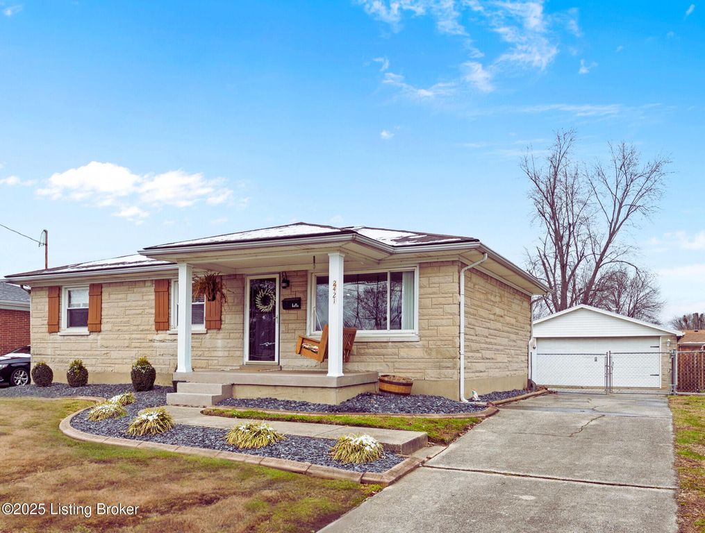 2421 McGee Dr, Louisville, KY 40216