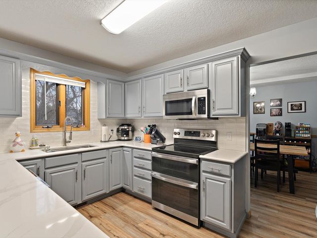 704 E 6th Street, Coal Valley, IL 61240