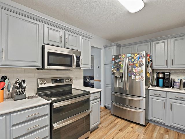 704 E 6th Street, Coal Valley, IL 61240