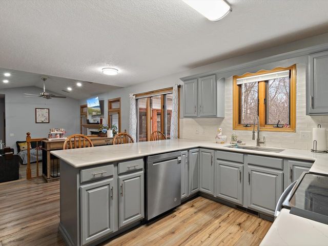 704 E 6th Street, Coal Valley, IL 61240