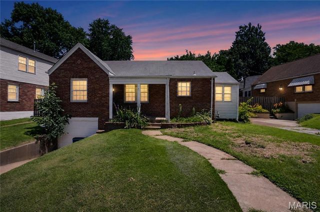 9013 Pallardy Lane, Overland, MO 63114
